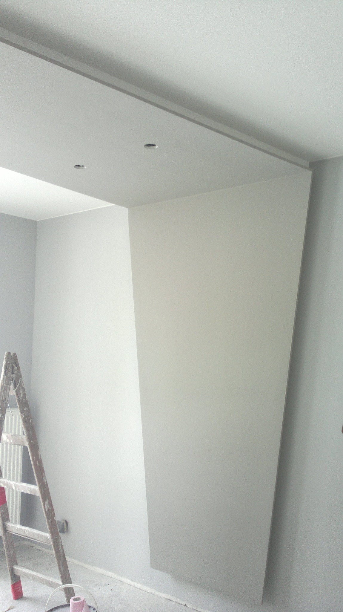 Wykończenie sypialni , surowa zabudowa z oświetleniem. Po zagruntowaniu.