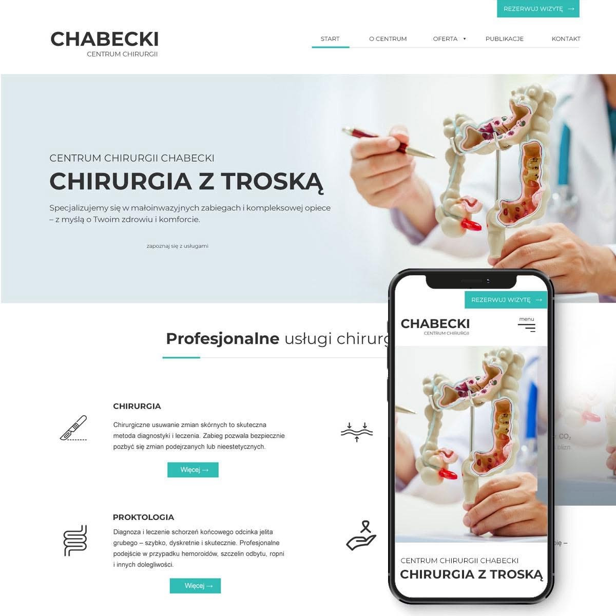 Strona internetowa centrum chirurgii Chabacki na ekranie smartfona, obok model jelita grubego. Minimalistyczny design, profesjonalny wygląd.