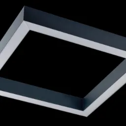 Kwadratowa lampa sufitowa LED z szarym korpusem i białym światłem na czarnym tle.