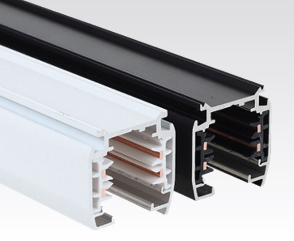 Szyny oświetleniowe natynkowe: biała i czarna z widocznymi miedzianymi przewodami wewnątrz.