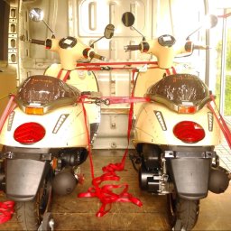 MR TRANS Małgorzata Rypień (Grupa MR Trans Przeprowadzki Warszawa) - Transport motocykli i skuterów przez zespół transportowy Grupy MR Trans Przeprowadzki