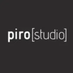 Białe logo 'piro[studio]' na ciemnoszarym tle, minimalistyczny krój pisma.