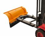 Pomarańczowy pług do odśnieżania zamontowany na wózku widłowym, widok z boku, oświetlenie studyjne.