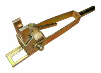 Żabka napinająca do drutu ogrodzeniowego, ocynkowana, z kluczem - widok z góry, oświetlenie studyjne.