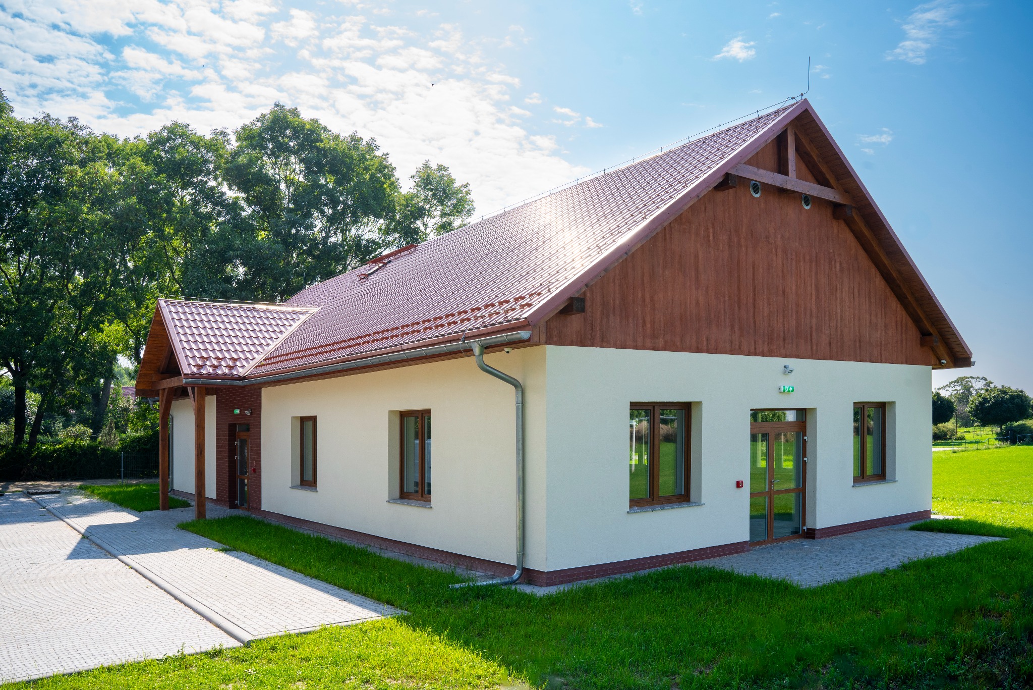 Świetlice wiejskie w Chmielowie i Wichrowie