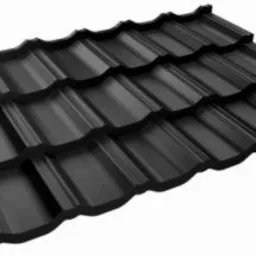 Czarne, matowe dachówki modułowe, ułożone w rzędach, widoczne z góry pod kątem, prezentujące wzór falistej powierzchni. Układ w lekkim kontraście.