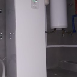 ECO Synergia Sp. z o.o. - Siłownia z pompą ciepła Nibe AMS z buforem