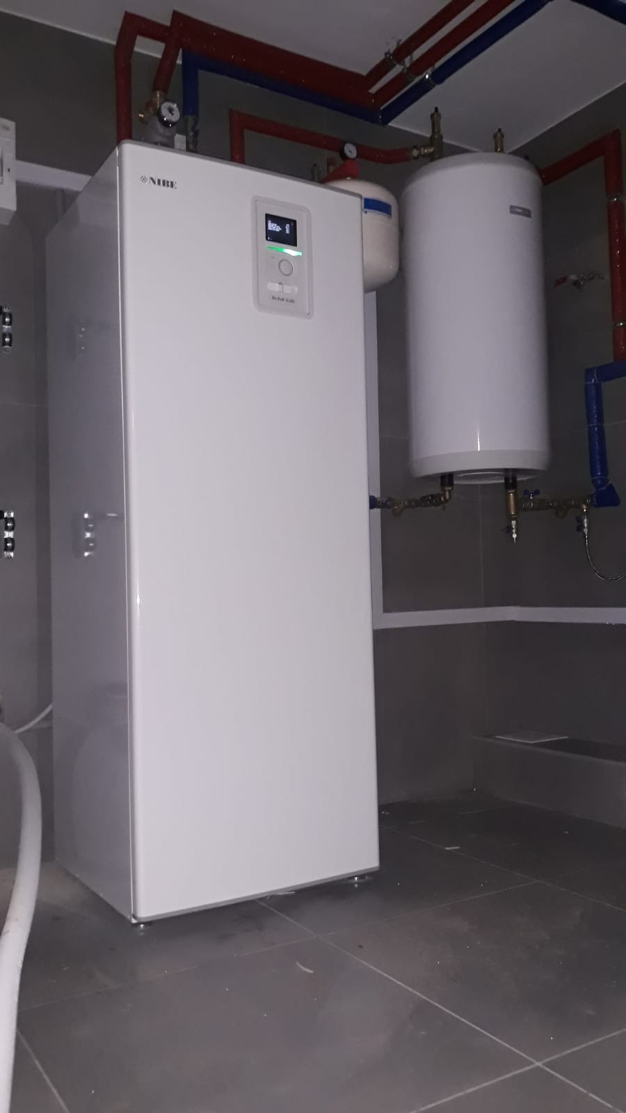 Siłownia z pompą ciepła Nibe AMS z buforem