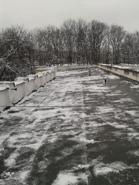 Odśnieżanie dachów.