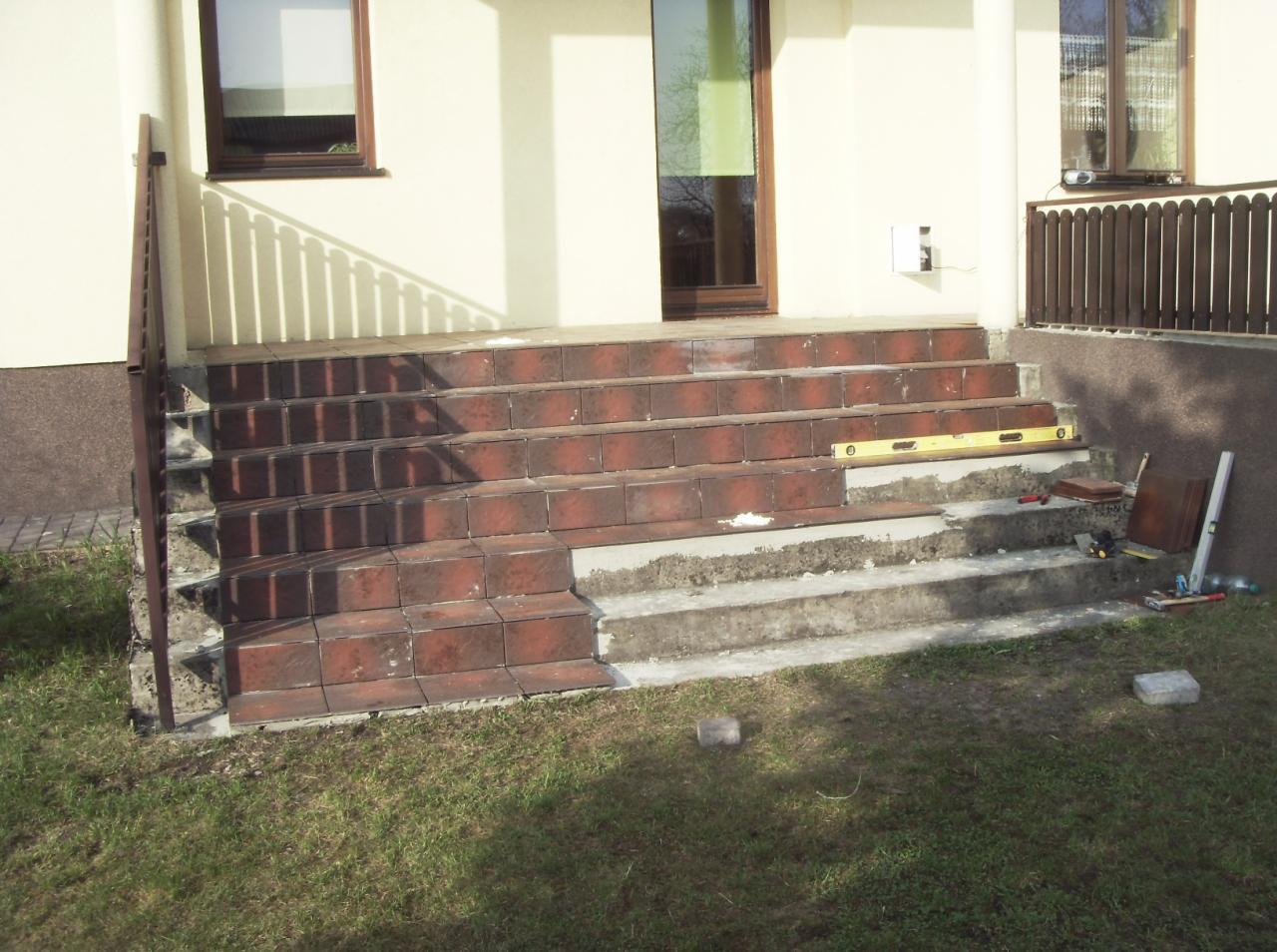 Flizowanie tarasów.