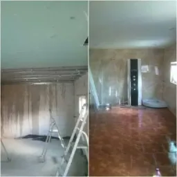 Remont łazienki: porównanie stanu surowego z wykończoną glazurą, kabiną prysznicową i podwieszanym sufitem. Widoczne drabiny i okno.