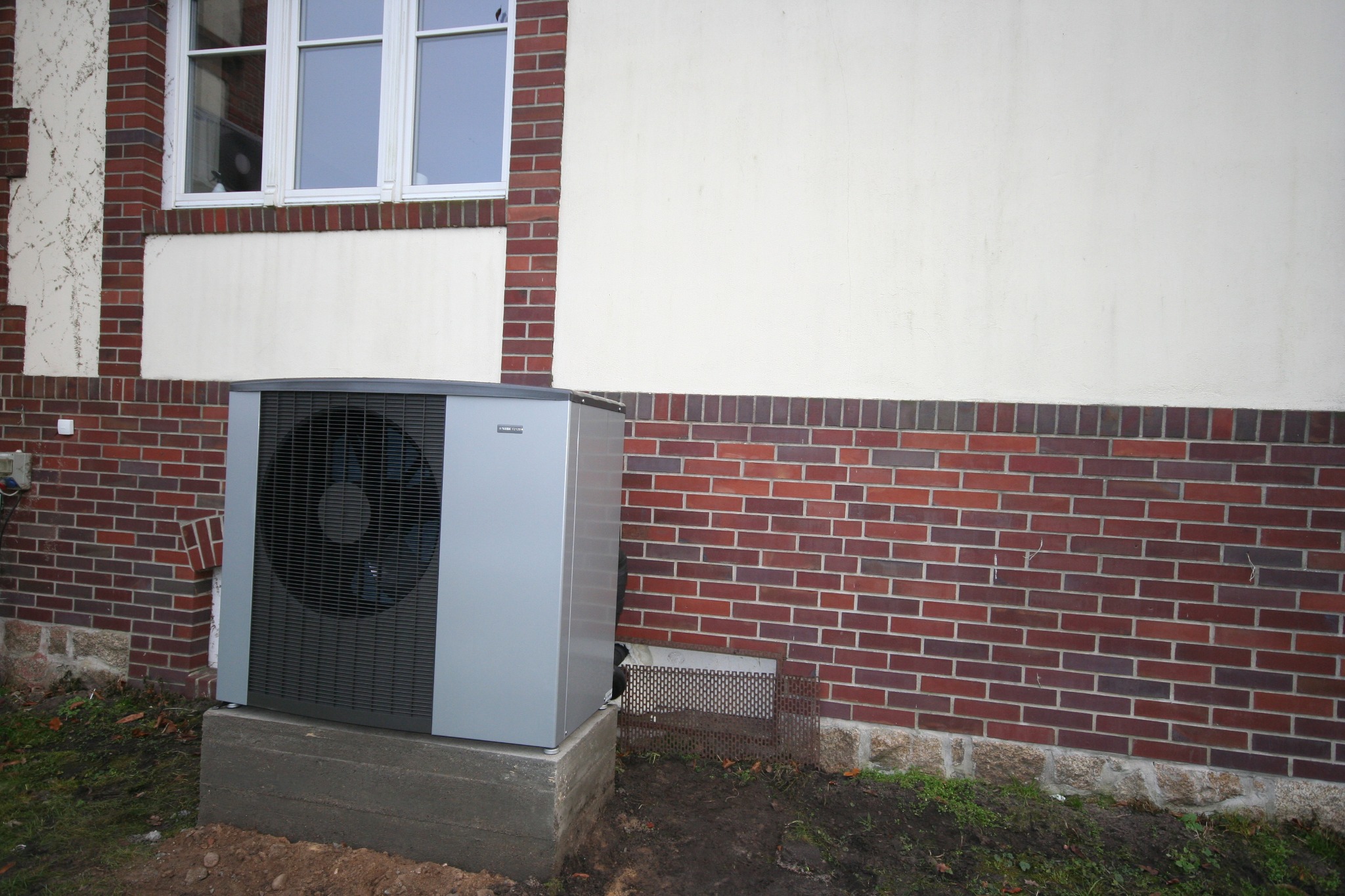 Kcynia - modernizacja kotłowni węglowej Nibe F2120 20 + VVM 310 ( część zewnętrzna )