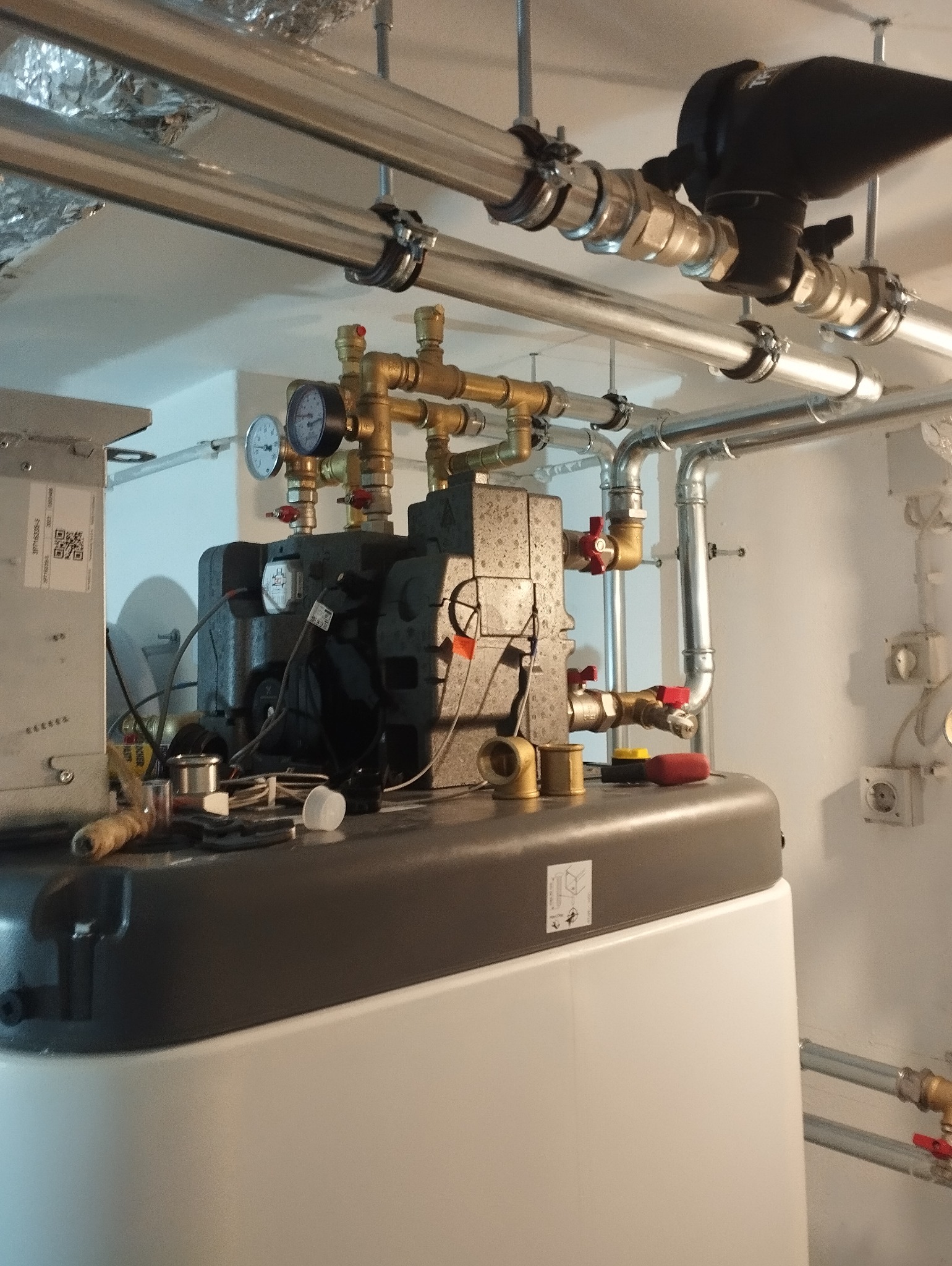 Kolejny daikin 15 kw podczas montażu