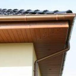 Wykonanie podbitki dachowej z drewna, pcv lub blachy.