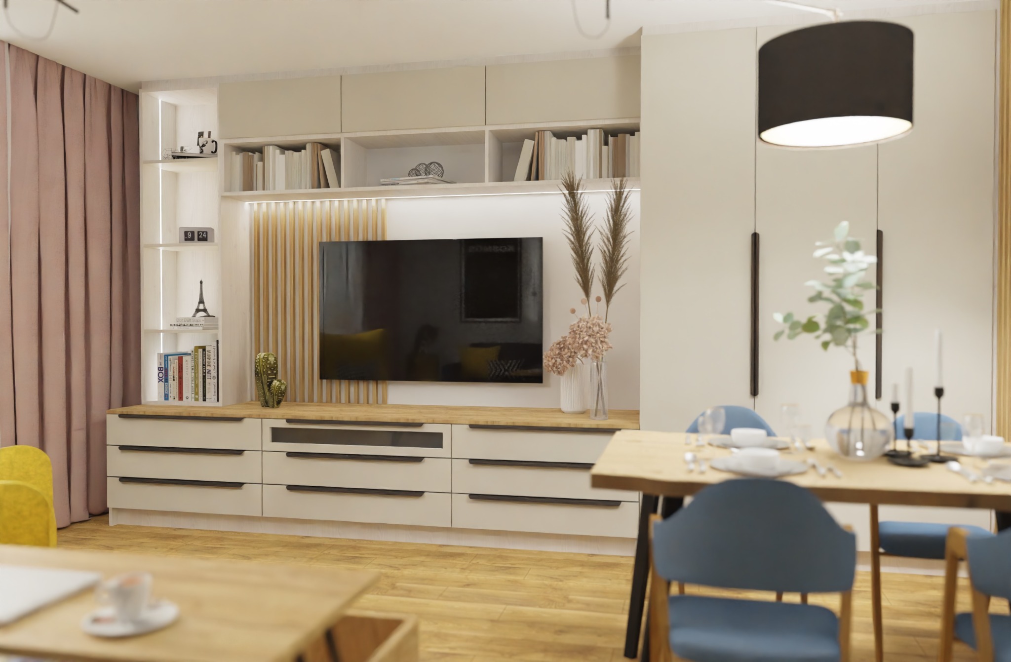 Nowoczesny salon z drewnianymi akcentami: zabudowa TV z szufladami, półki z książkami, dekoracje roślinne i stół jadalny z niebieskimi krzesłami.