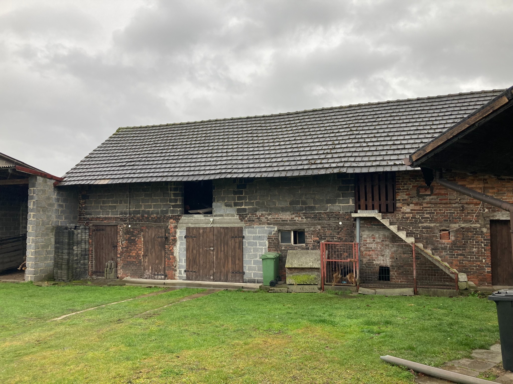 Budynek do wyburzenia w Woli.