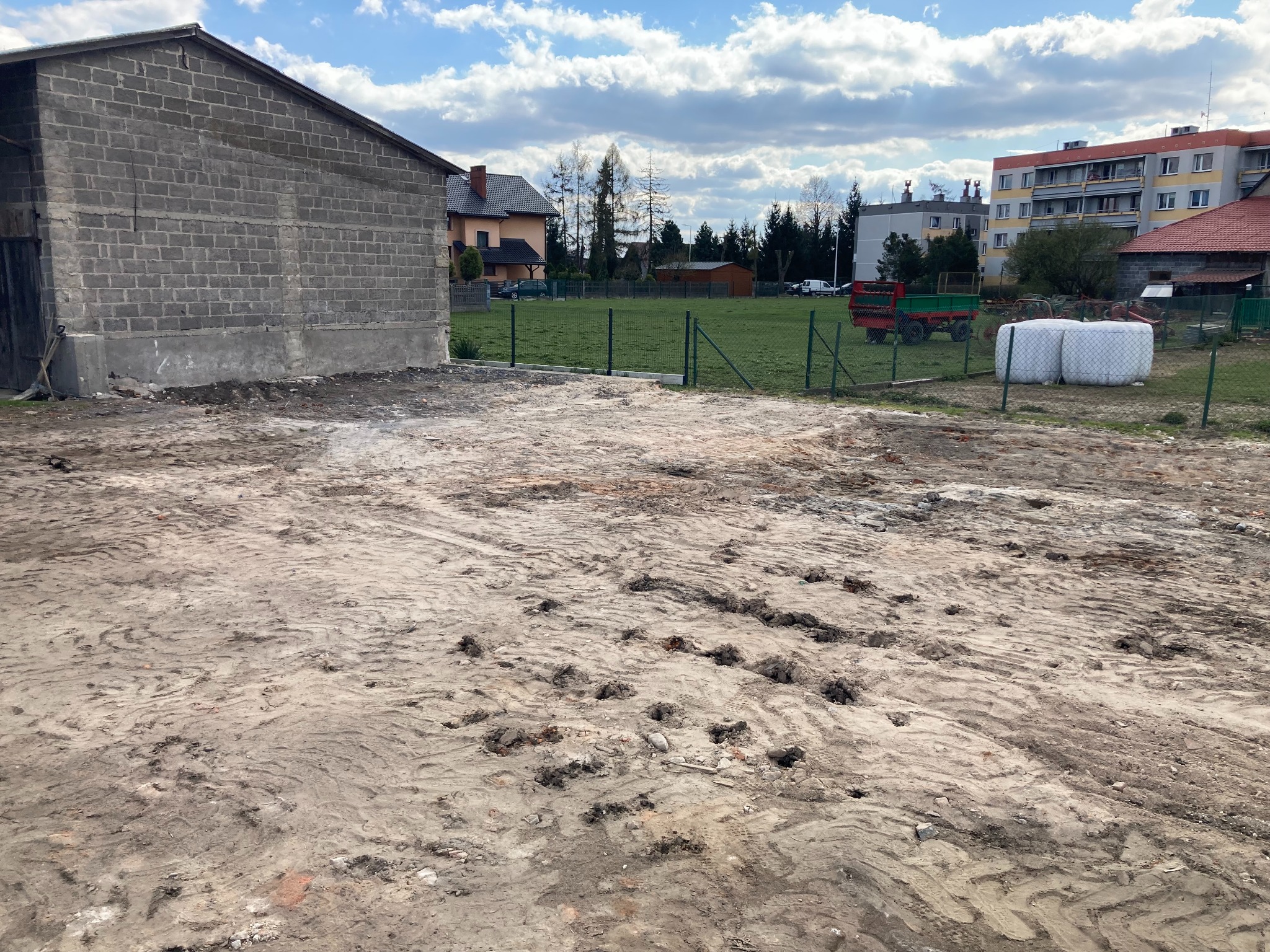 Działka po wyburzeniu w Woli.