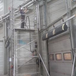 Sprzątanie przemysłowe .Odkurzanie konstrukcji stalowych oraz ścian na halach produkcyjnych.