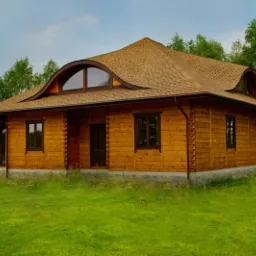 Gotowy, parterowy dom z bali z brązowym dachem bitumicznym i oknami w ciemnych ramach, otoczony zielonym trawnikiem i drzewami.