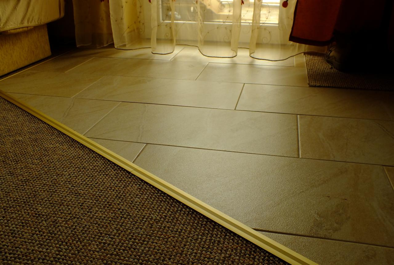 Płytki w połączeniu z wykładziną