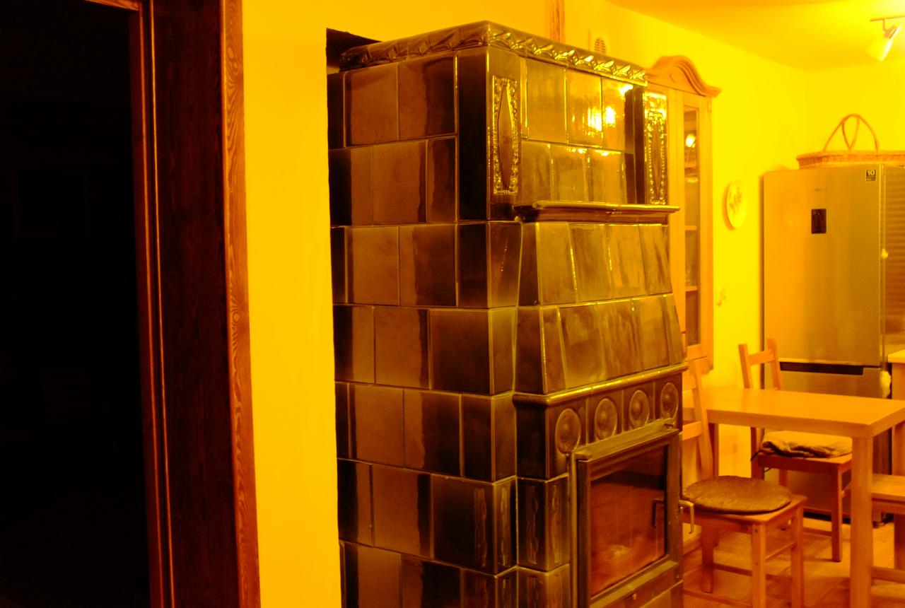 stu letni piec nowym wkładem kominkowym