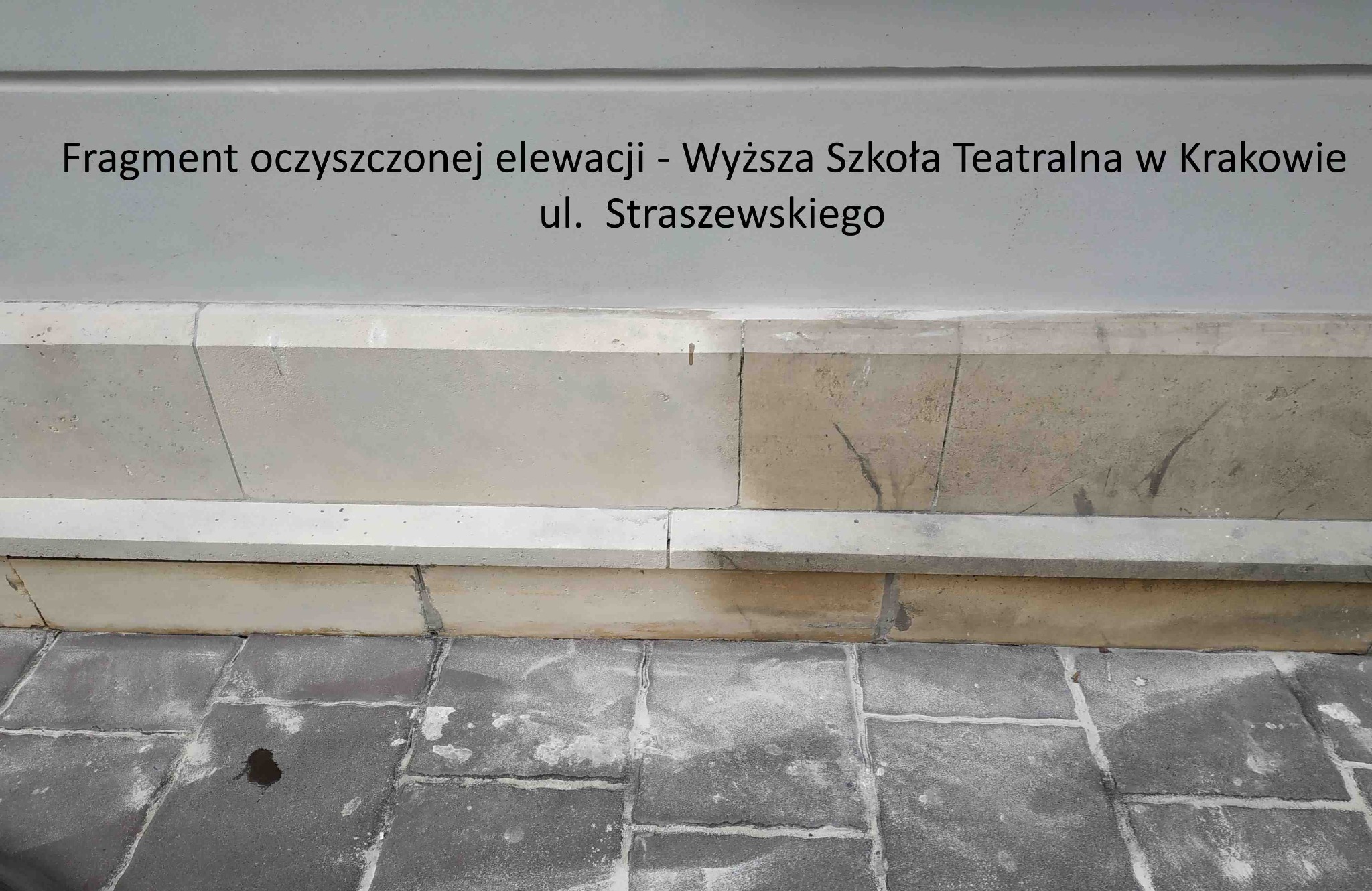 Oczyszczanie elewacji Wyższej Szkoły Muzycznej w Krakowie metodą strumieniowo ścierną.