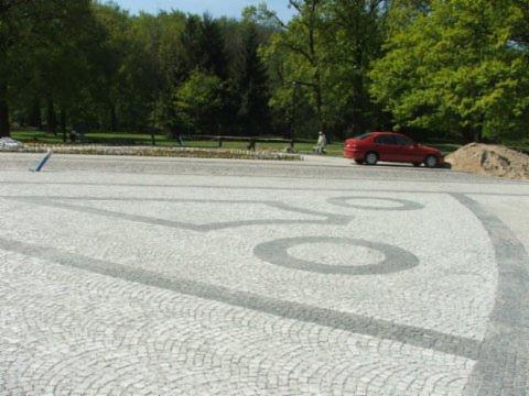 Układanie kostki granitowej