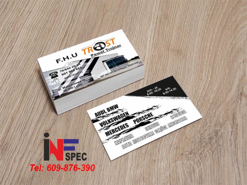 Wizytówki F.H.U Trost Pawła Trojnara z danymi kontaktowymi i logo INSPEC na drewnianym tle. Usługi naprawy aut i motocykli marek Audi, BMW, VW, Mercedes, Porsche.