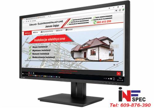 Monitor LCD wyświetla stronę internetową firmy instalacji elektrycznych z domem w tle, logo firmy w prawym dolnym rogu.