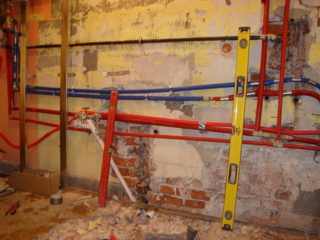 instalacje wodne, kanalizacyjne, gazowe i elektryczne