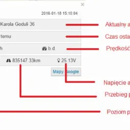 Interfejs systemu monitoringu GPS pojazdu Mercedes, wyświetlający aktualny adres, czas ostatniego uruchomienia, prędkość, przebieg, poziom paliwa i napięcie akumulatora.