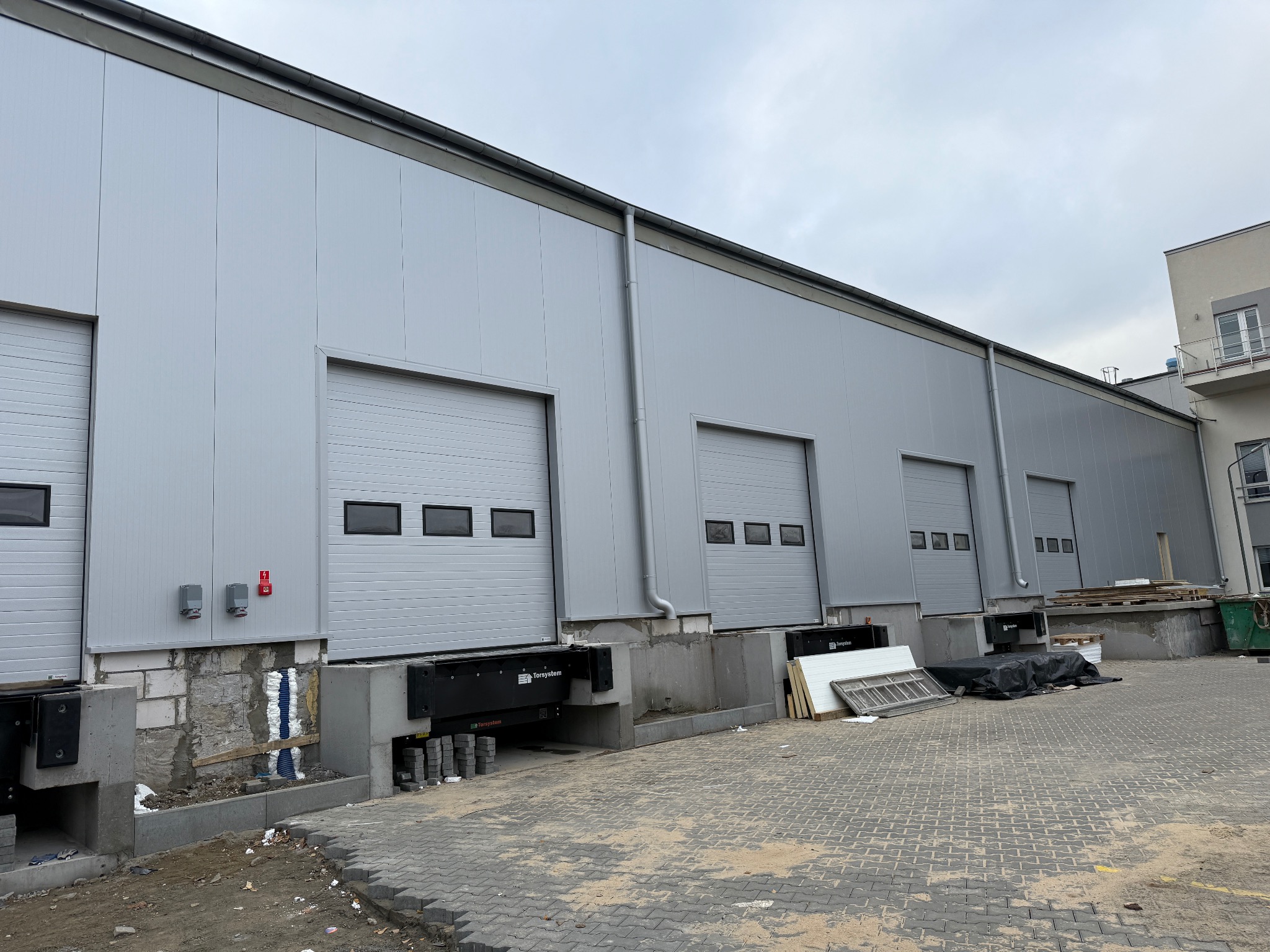 firma NO LIMIT - Targówek - Obudowa ścian płytami warstwowymi