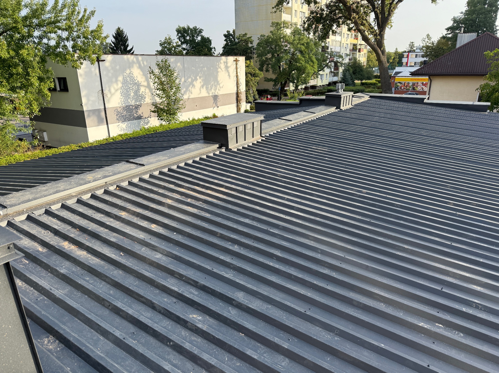 Kompleksowa modernizacja dachu u Sióstr Zakonnych w Legionowie przy ul. Sowińskiego.