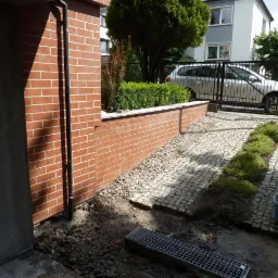 Wrocław, płytkowanie i montaż bramy garażowej