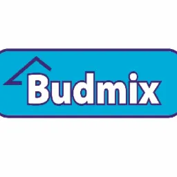 Logo firmy Budmix: biały napis na turkusowym tle w zaokrąglonym prostokącie z fioletową obwódką i symbolem dachu nad napisem.