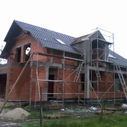 Budowa stan&oacute;w surowych dom&oacute;w jedno- i wielorodzinnych.