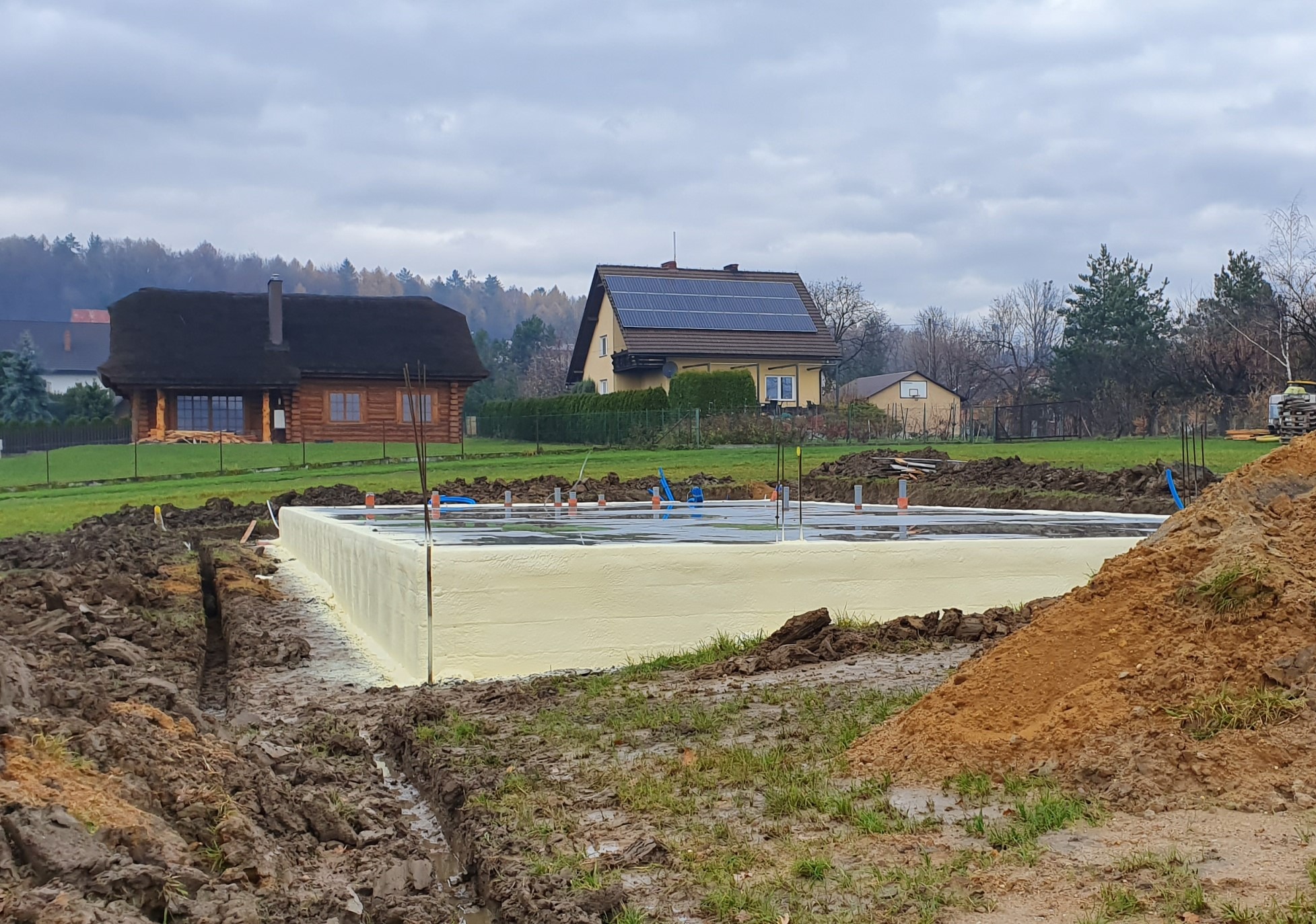 izolacja fundamentu pianą