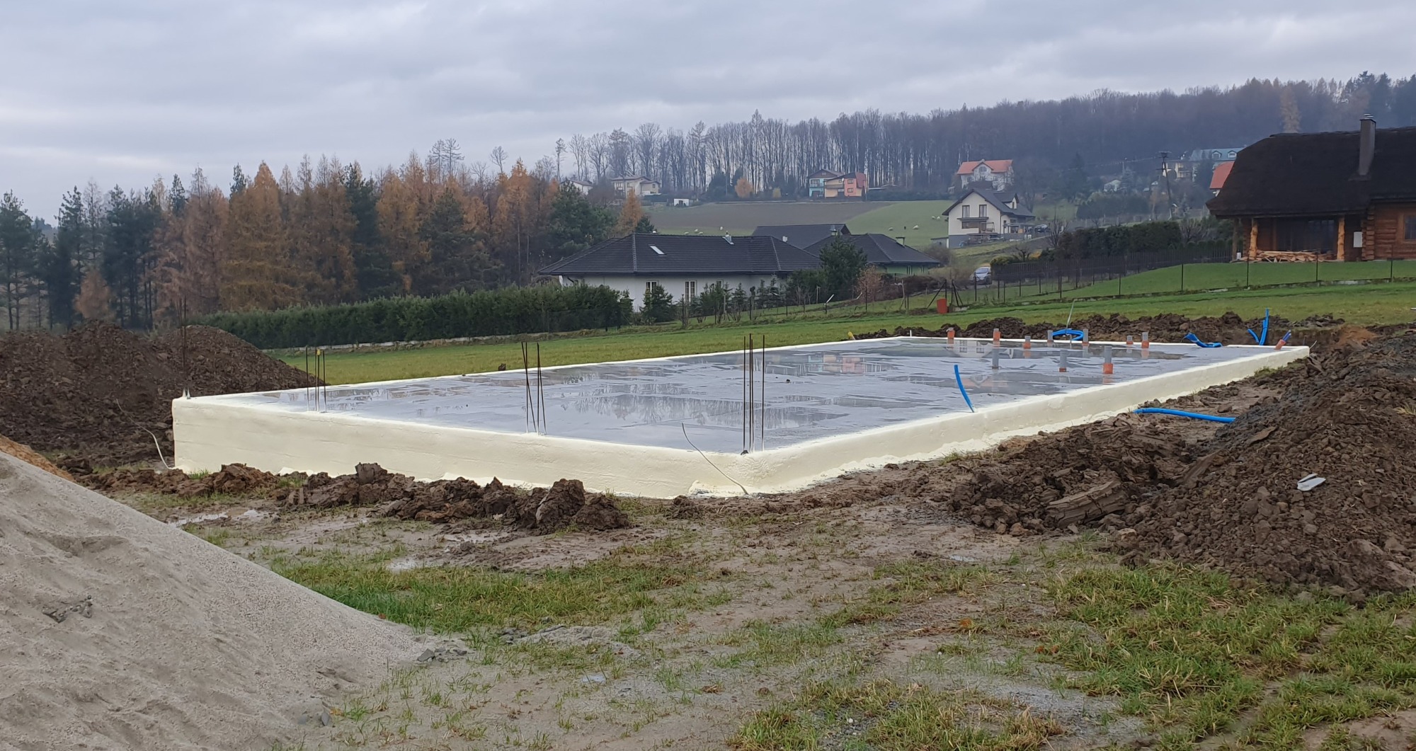 Ocieplenie piana fundamentu. Hydroizolacja i Termoizolacja