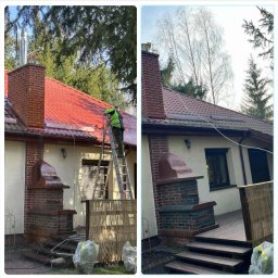 ZmyjTo - Porównanie dachu przed i po czyszczeniu. Po lewej stronie dachu widać pracownika na drabinie podczas czyszczenia, po prawej stronie dach po czyszczeniu.