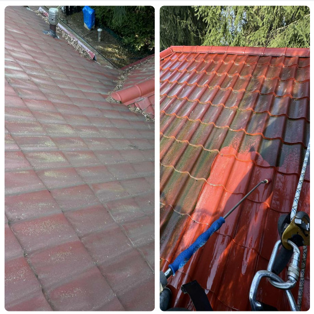 Porównanie dachu przed i po czyszczeniu. Po lewej dach pokryty mchem, po prawej umyty, czerwony dach z widoczną lancą czyszczącą i sprzętem asekuracyjnym.