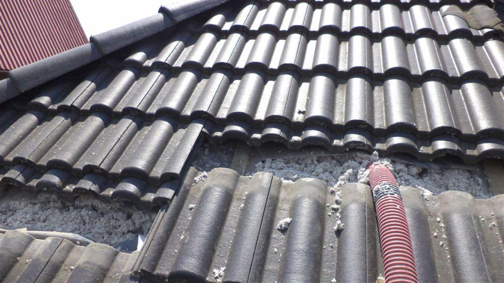 Izolacje wdmuchiwane dachów i poddaszy