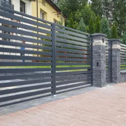 Ogrodzenie palisadowe słupki murowane