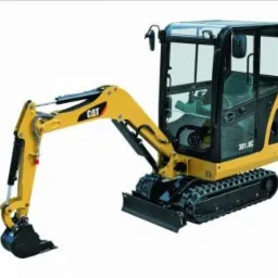 Żółto-czarna minikoparka CAT 301.9C na białym tle, z wysięgnikiem skierowanym w lewo, widoczna kabina operatora i gąsienice. Model 301.9C.