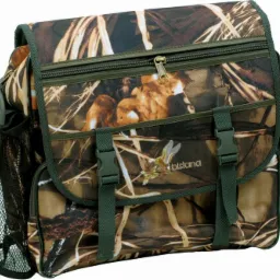 Torba myśliwska z kamuflażem leśnym, zamykana na zamek błyskawiczny, z boczną kieszenią z siatki i regulowanymi paskami.