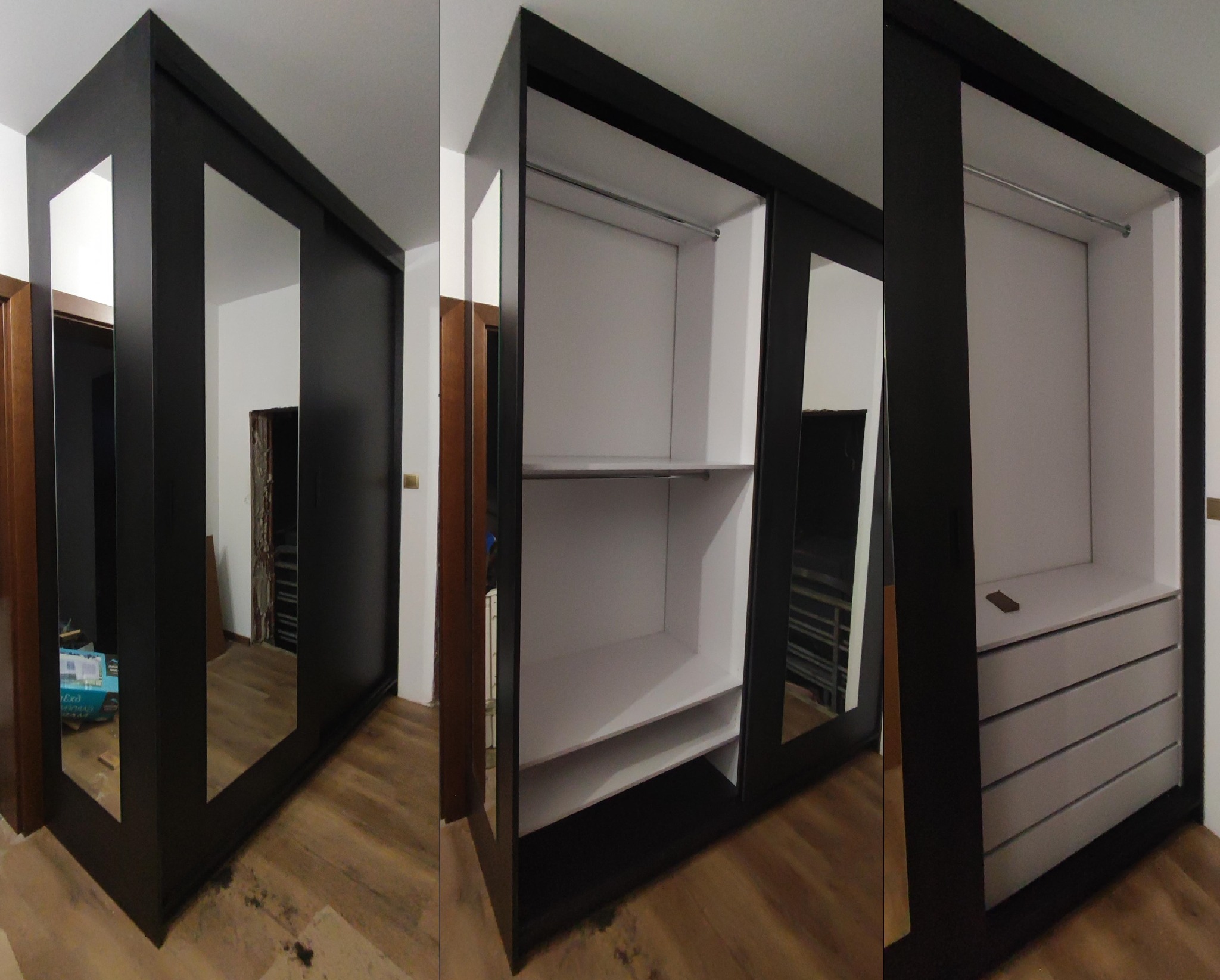 Czarna szafa wnękowa z przesuwnymi drzwiami i lustrami, widok na wnętrze z półkami i szufladami, podłoga drewniana.
