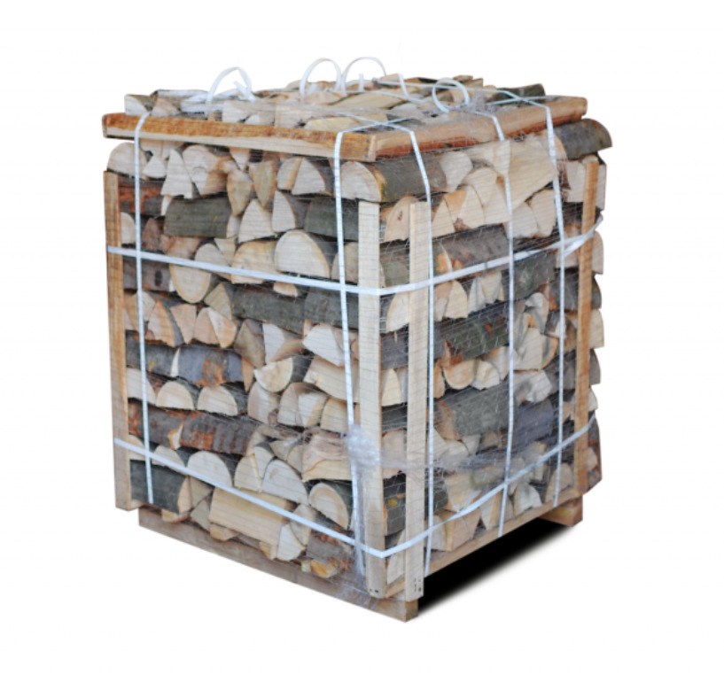 Grab drewno kominkowe na palecie.