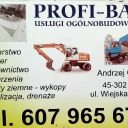 Reklama firmy budowlanej Profi-Bau z Opola, prezentująca zdjęcia: ułożonej kostki brukowej, koparki Atlas 1504 i wywrotki. Zawiera dane kontaktowe: imię i nazwisko, adres, numer telefonu.