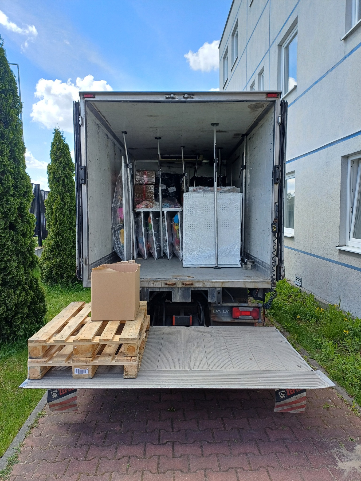 Przewóz palet i maszyn Poznań