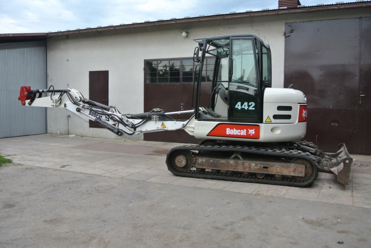 Koparka 8 ton gumowe gąsienice- bardzo szybka wynajem