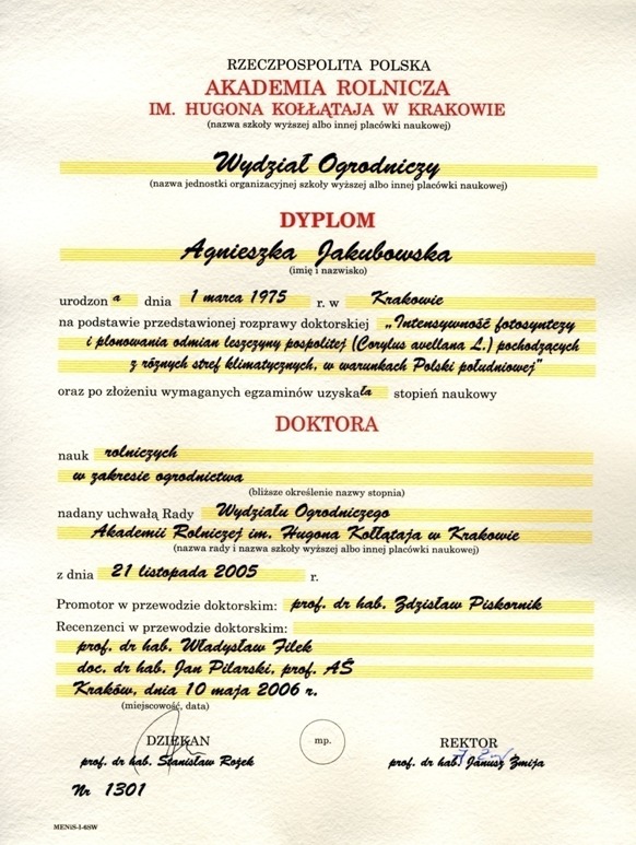 Skan dyplomu doktora nauk rolniczych w zakresie ogrodnictwa, wydanego przez Akademię Rolniczą im. Hugona Kołłątaja w Krakowie dla Agnieszki Jakubowskiej w 2005 roku, z widocznymi podpisami Dziekana...